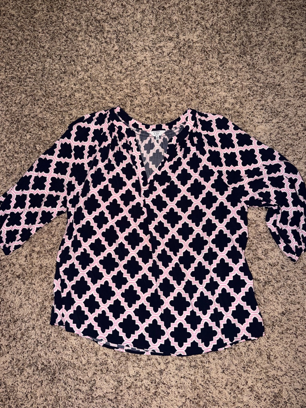 Crown & Ivy Navy and Pink Geometric Print V-Neck Blouse 1X 3/4 sleeve